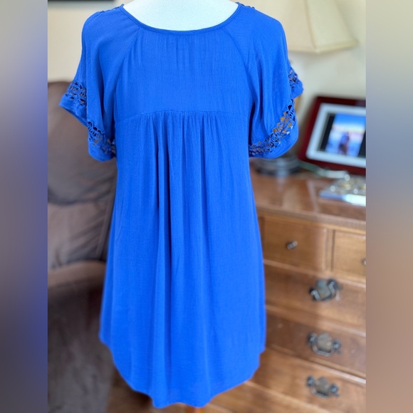 Umgee Royal Blue Lace Accent High Low Blouse/Tunic - Picture 4 of 9
